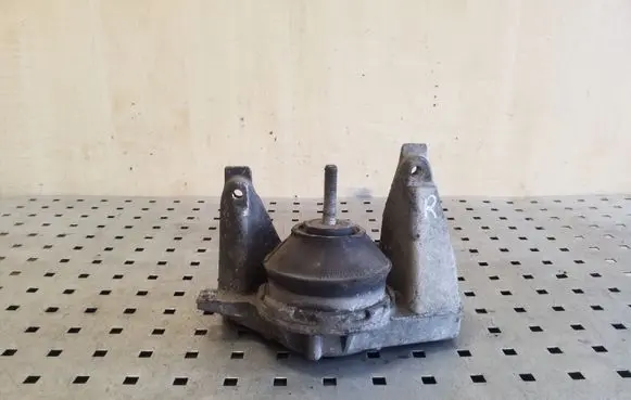 Audi A6 S6 C4 4A Engine mount bracket 4A0199352