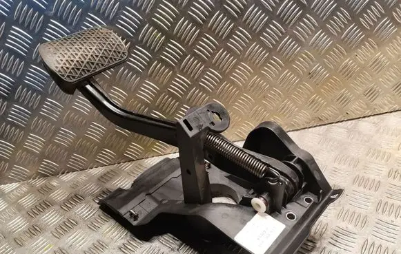 Mercedes-Benz CLK A209 C209 Brake pedal 2032901001