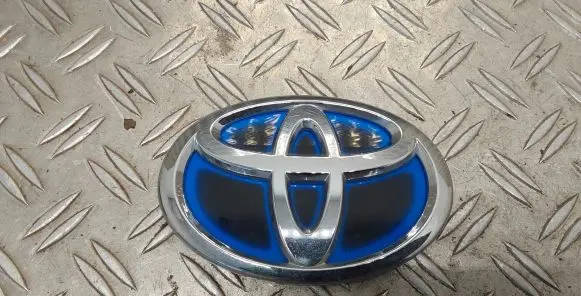 Toyota Yaris XP210 Manufacturer badge logo/emblem 