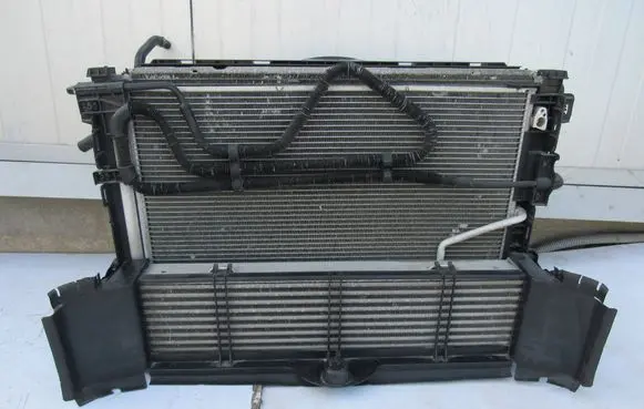 Mercedes-Benz SLK R172 Radiator set A2045000293 2045000293