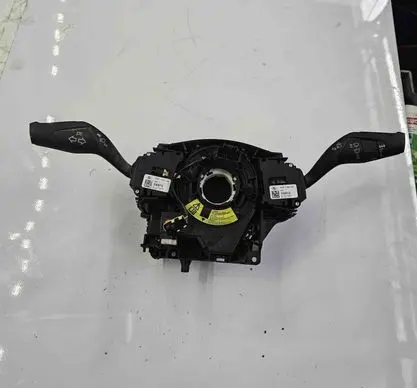 Wiper turn signal indicator stalk/switch
