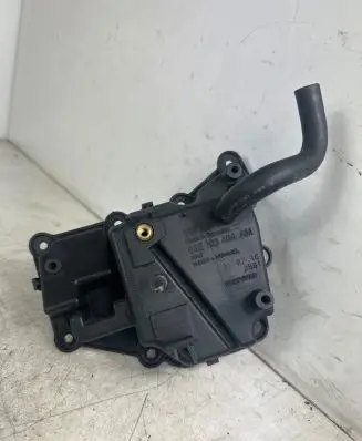 Volkswagen Golf VII Oil breather separator 04E103464AM