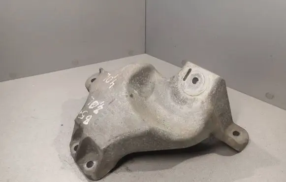 Volkswagen PASSAT B5.5 Engine mounting bracket 07D199308C