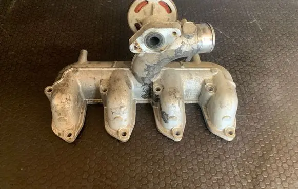 Ford Focus Intake manifold 2M5Q9424CA 027AA030206A019