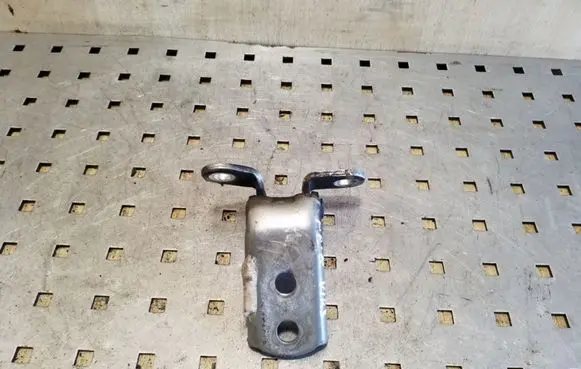 Toyota Avensis Verso Front door upper hinge