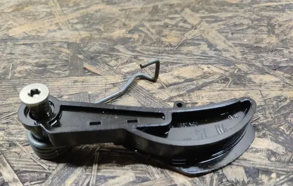 Volkswagen PASSAT B7 Slide rail for timing chain 06K109507F