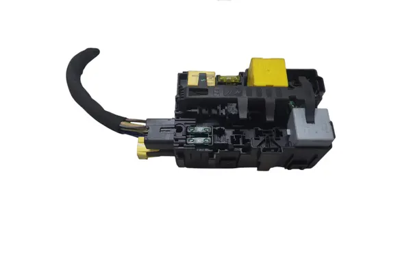 Peugeot 308 Fuse module 9806192580 9675730380 66652X