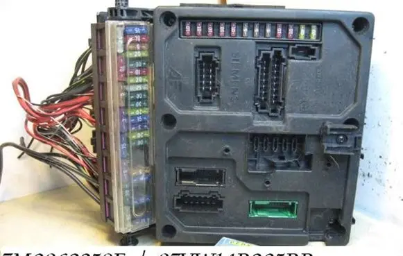 Ford Galaxy Fuse module 97VW14B205BB 7M0962258E
