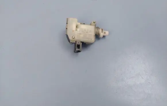 Skoda Octavia Mk2 (1Z) Central locking motor 1Z08140778 1M0953781R