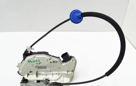 Volkswagen Scirocco Front door lock 5N2837015E