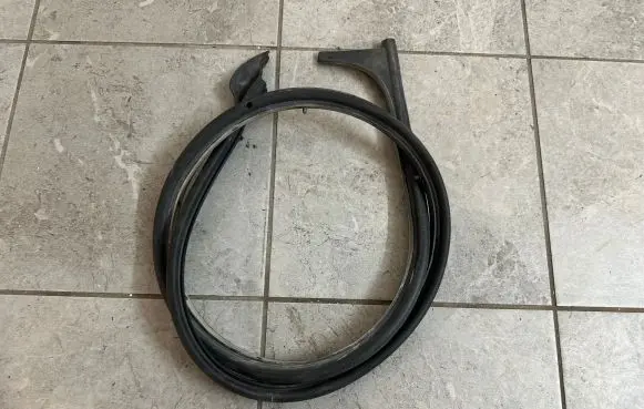 Volkswagen Amarok Rubber seal front door (on door) 2H0837773