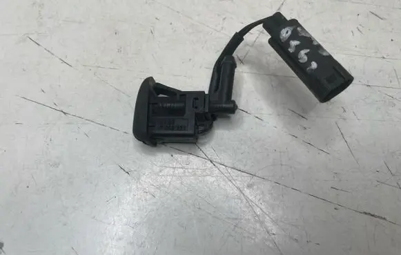 BMW 3 E46 Windshield washer spray nozzle 7056731