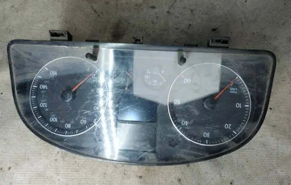 Volkswagen Touran I Speedometer (instrument cluster) 1T0920961A V0020000 VWZ7Z0D0038847