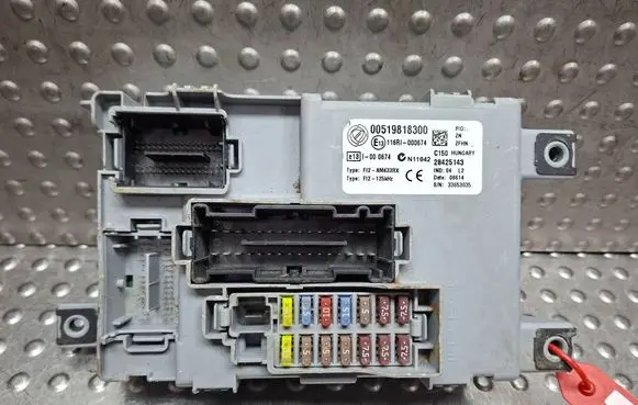 Fiat 500 Fuse module S27635099 519818300 51981830