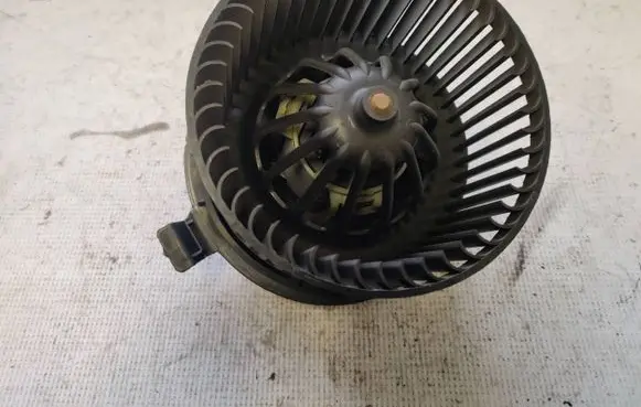 Nissan Micra Heater fan/blower F667096L