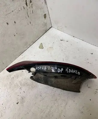 Opel Astra J Tailgate rear/tail lights 1090098