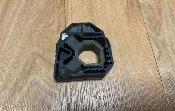 Volkswagen PASSAT B6 Radiator mount bracket 1K0121367B
