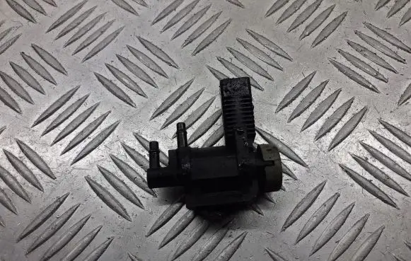 Volkswagen PASSAT B6 Valve vacuum 1K0906283A
