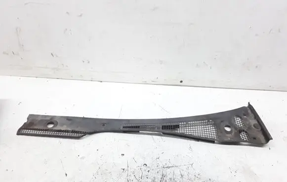 BMW 5 E34 Wiper trim 1946125
