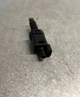 Volkswagen PASSAT B5.5 Brake pedal sensor switch 811907343B