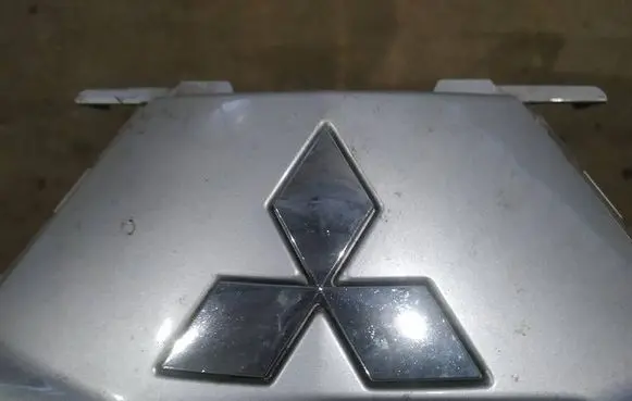 Mitsubishi Colt Manufacturer badge logo/emblem 