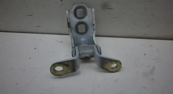 Opel Mokka Front door upper hinge P13340