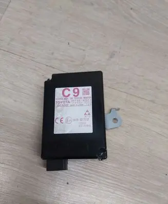 Toyota Avensis T270 Trunk lid opening control unit 