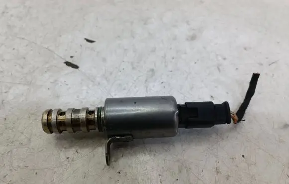 Peugeot 3008 I Camshaft vanos timing valve V760429280