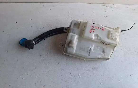 BMW 2 F46 Windshield washer fluid reservoir/tank 7369649 235576 7351624