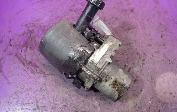 Peugeot 407 Power steering pump 9682527780