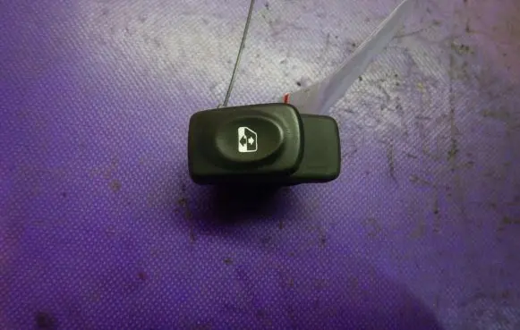 Renault Thalia I Quarter vent window switch 