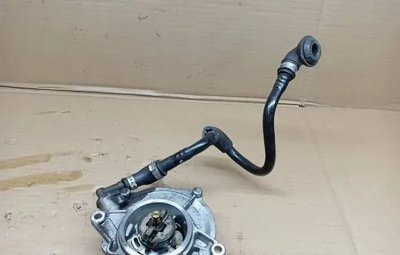Audi Q5 SQ5 Vacuum line/pipe/hose 8R0611931L