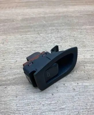Audi A4 S4 B8 8K Tailgate opening switch 8K0959831A