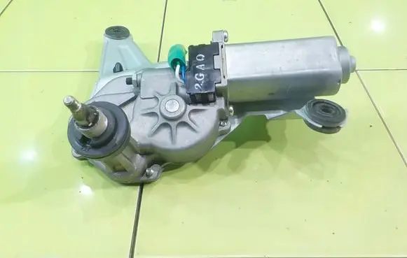 Hyundai Santa Fe Rear window wiper motor 987002B500