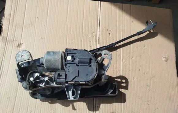 Front wiper linkage and motor