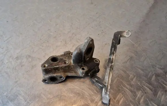 Volkswagen PASSAT B5.5 other engine part 06B131817L