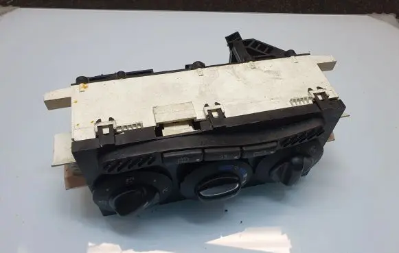 Mercedes-Benz A W168 Climate control unit 1688300485 K110899