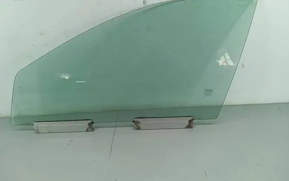 Volvo V70 Front door window glass four-door DOT57M53AS2 E000186 43R001106