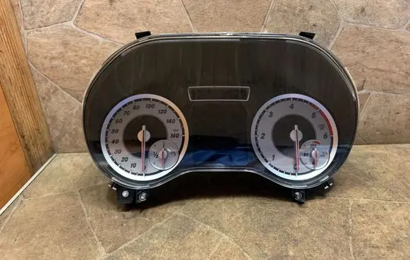 Mercedes-Benz A W176 Speedometer (instrument cluster) A1769009401 A1769010701