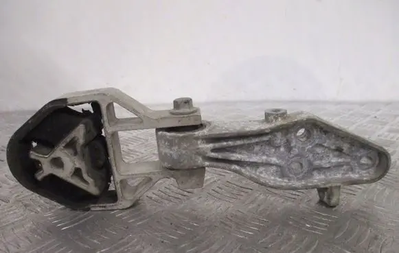 Volvo XC40 Engine mount vacuum valve 8888960949