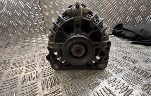 Skoda Fabia Mk1 (6Y) Generator/alternator 03D903025J SG9B057
