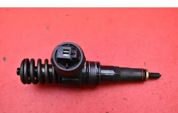 Volkswagen Golf V Fuel injector 038130037AG