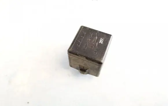 Volvo S40, V40 Other relay mb953381 v23134-b52-x240
