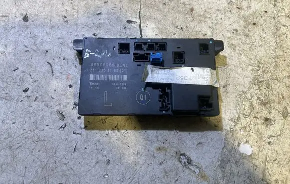 Mercedes-Benz E W211 Door control unit/module 2118208185 00401298