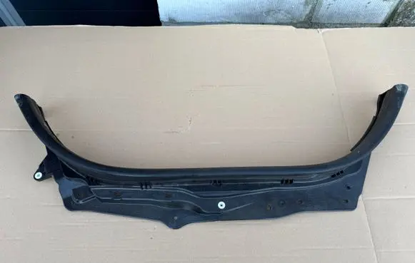 BMW 5 G60 G61 Engine bonnet/hood lock trim molding 9498300