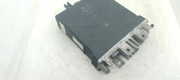 Volkswagen PASSAT B4 Engine control unit/module 037906022ed