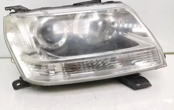 Suzuki Grand Vitara II Headlight/headlamp 10059079 10059088 W3t15971