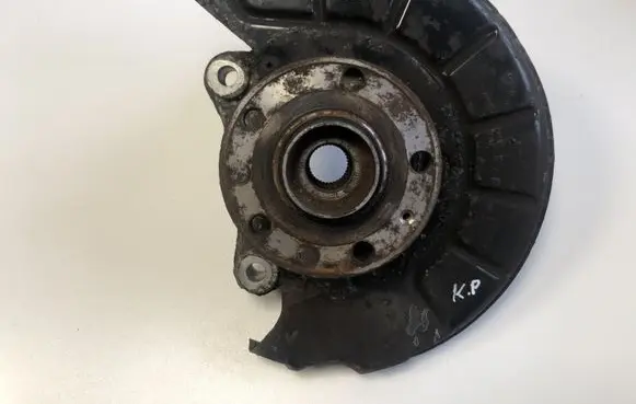 Volkswagen PASSAT B7 Front wheel hub