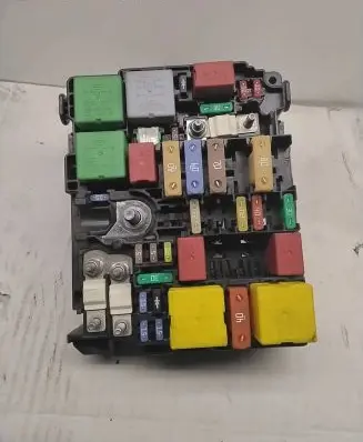 Peugeot 208 Fuse module 9804848580 9807972380 F2990002