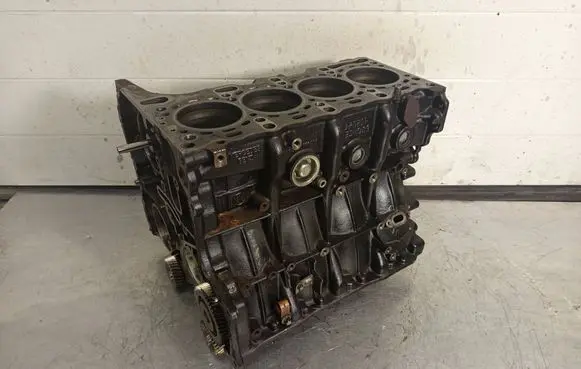 Mercedes-Benz Sprinter W906 Engine block R6510111401